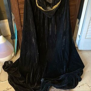 CAPE black with gold trim